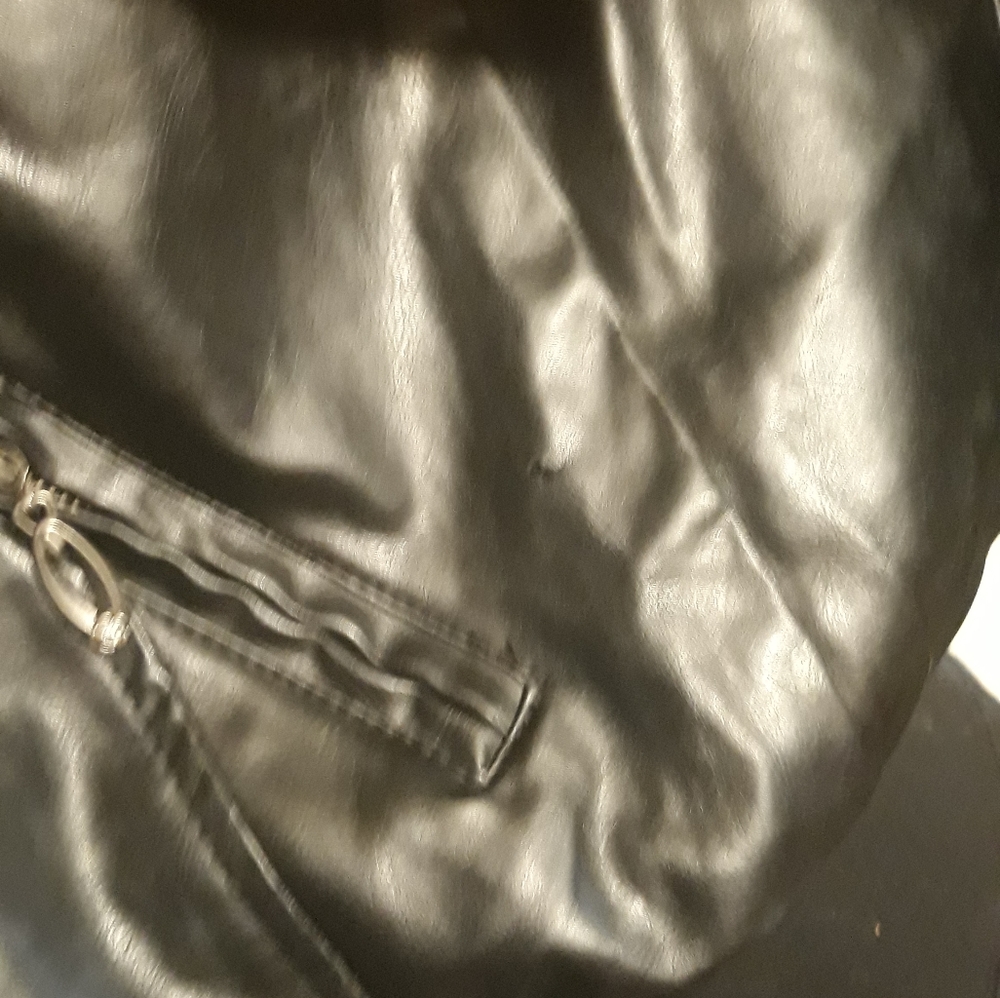 Covington Medium Leather Jacket - image 8